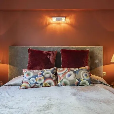 Holiday home Fascinating 6 Bedroom *