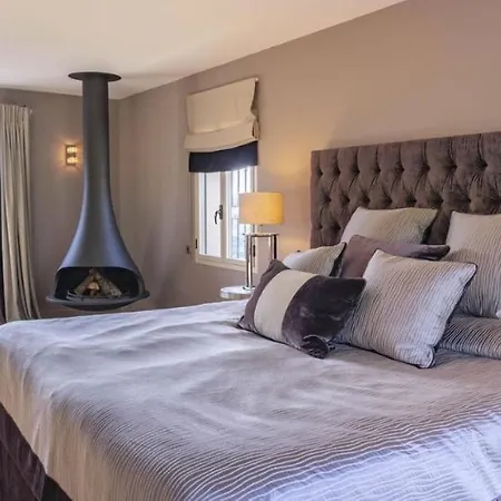 Holiday home Fascinating 6 Bedroom