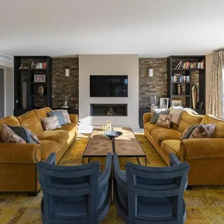 Fascinating 6 Bedroom Holiday home Marbella